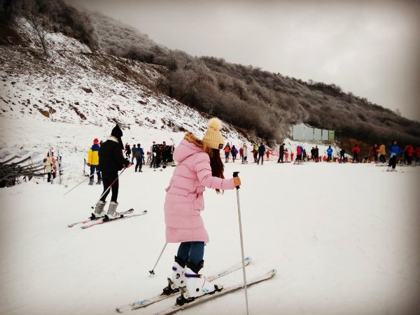 堪比春运的滑雪现场——九鼎山太子岭滑雪场(~~哭晕倒