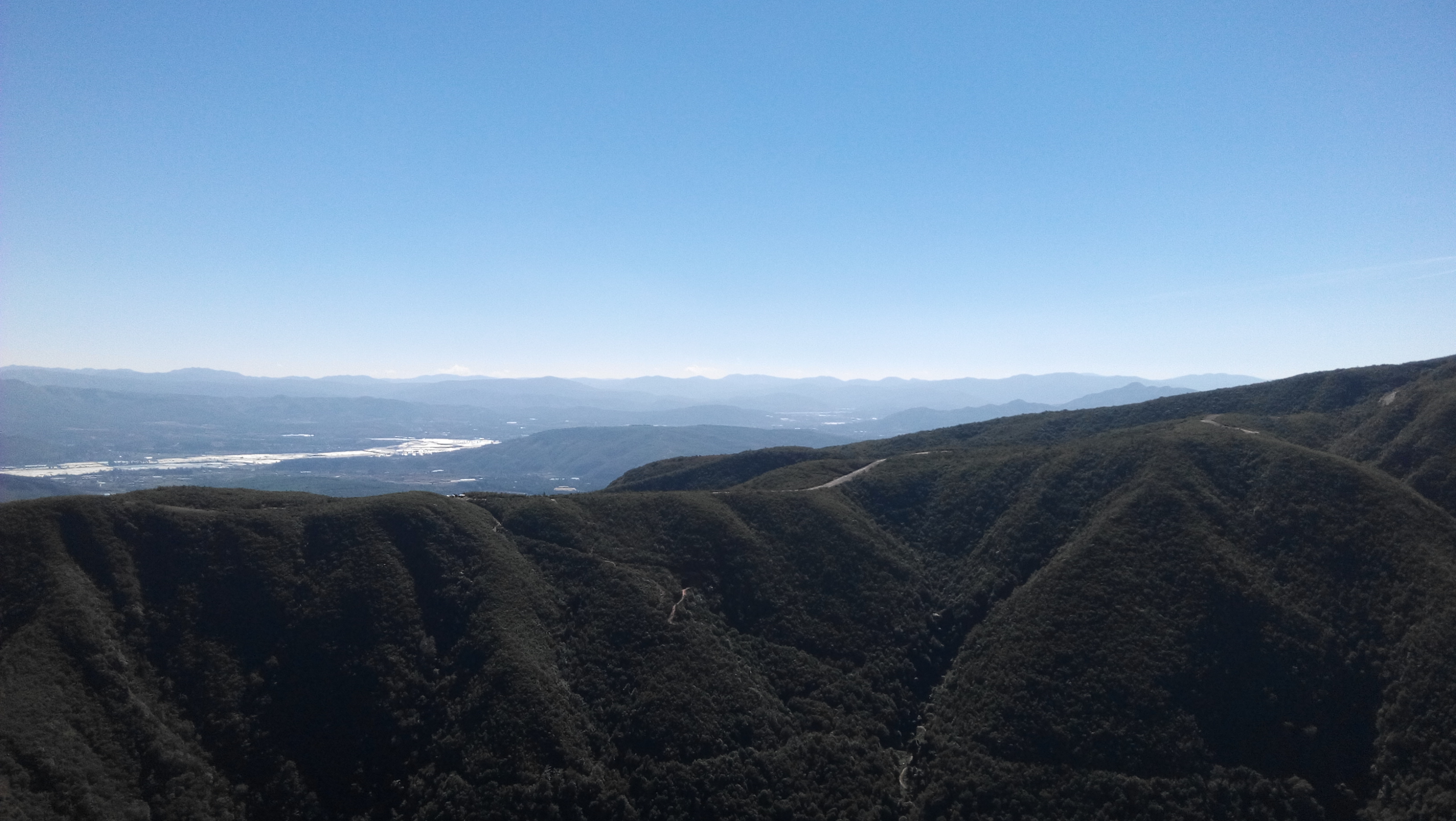 昆明安宁最高峰黑风山海拔2617米.