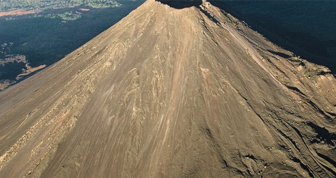 建议游玩天数: 1天 伊萨尔科火山位于与其同名的伊萨尔科市,从它在