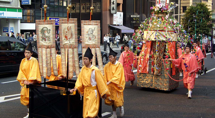 日 这是日本除新年之外最大的节日,是日本民间最大的传统节日,家家户