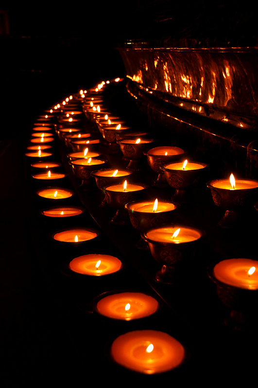 点亮一盏心灯,为自己和家人祈福平安.