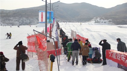 包头最大的滑雪场,滑雪场位于昆都仑水库景区,周边配套设施齐全,可