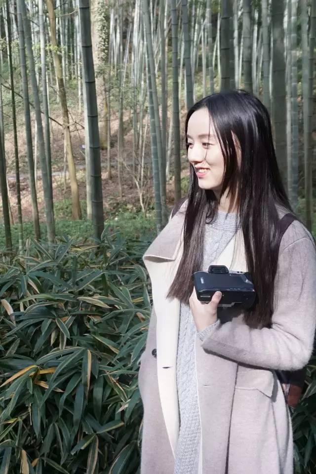 还可以微微低头的侧面,多了一份沉静的气质