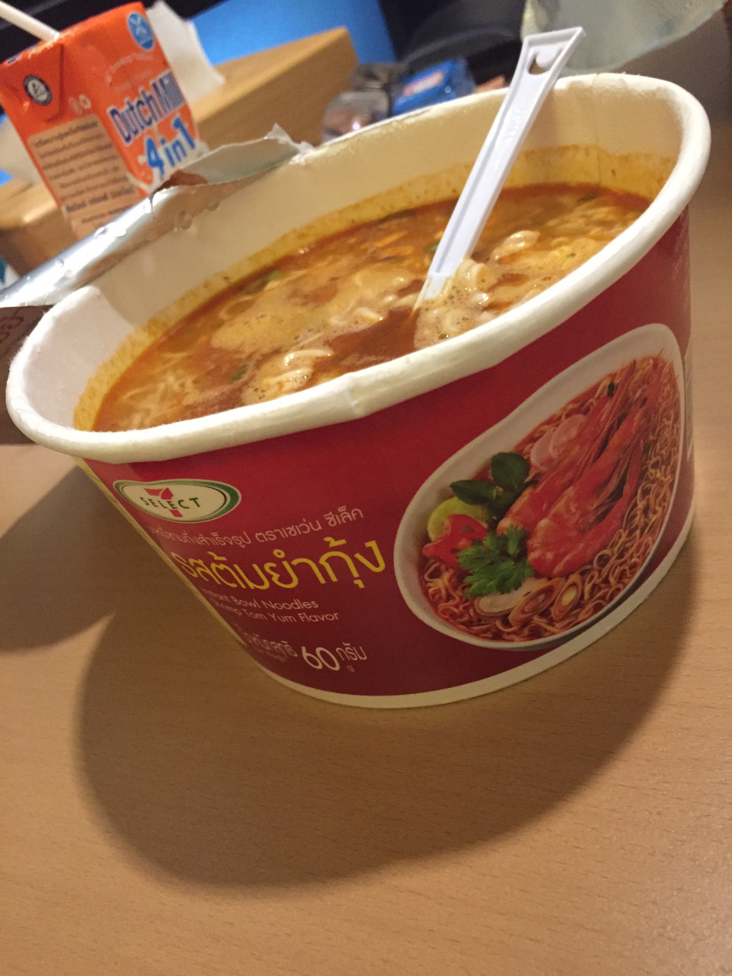 走了好久找到了码头,我们估计是走错才走很久,有20分钟,顶着大太阳