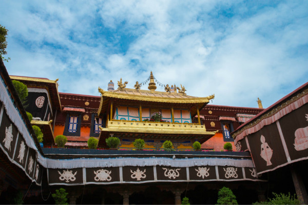 晚上的大昭寺 wKgB3FINz2-AK99HAAxwR9RBmlc85.jpeg?imageView2%2F2%2Fw%2F600%2Fq%2F90