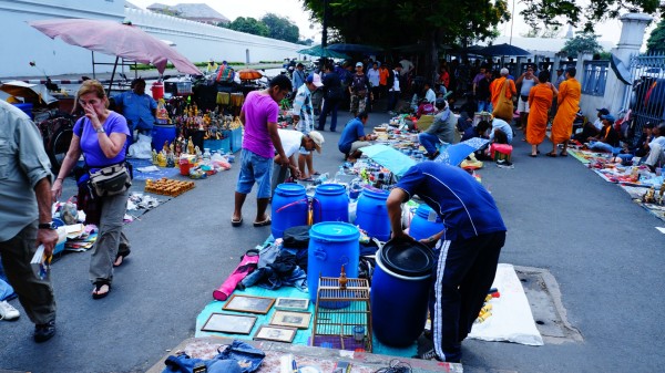 旅游地摊 wKgB4lNfYoWAHYSZACFhN784EN444.jpeg?imageView2%2F2%2Fw%2F600%2Fq%2F90
