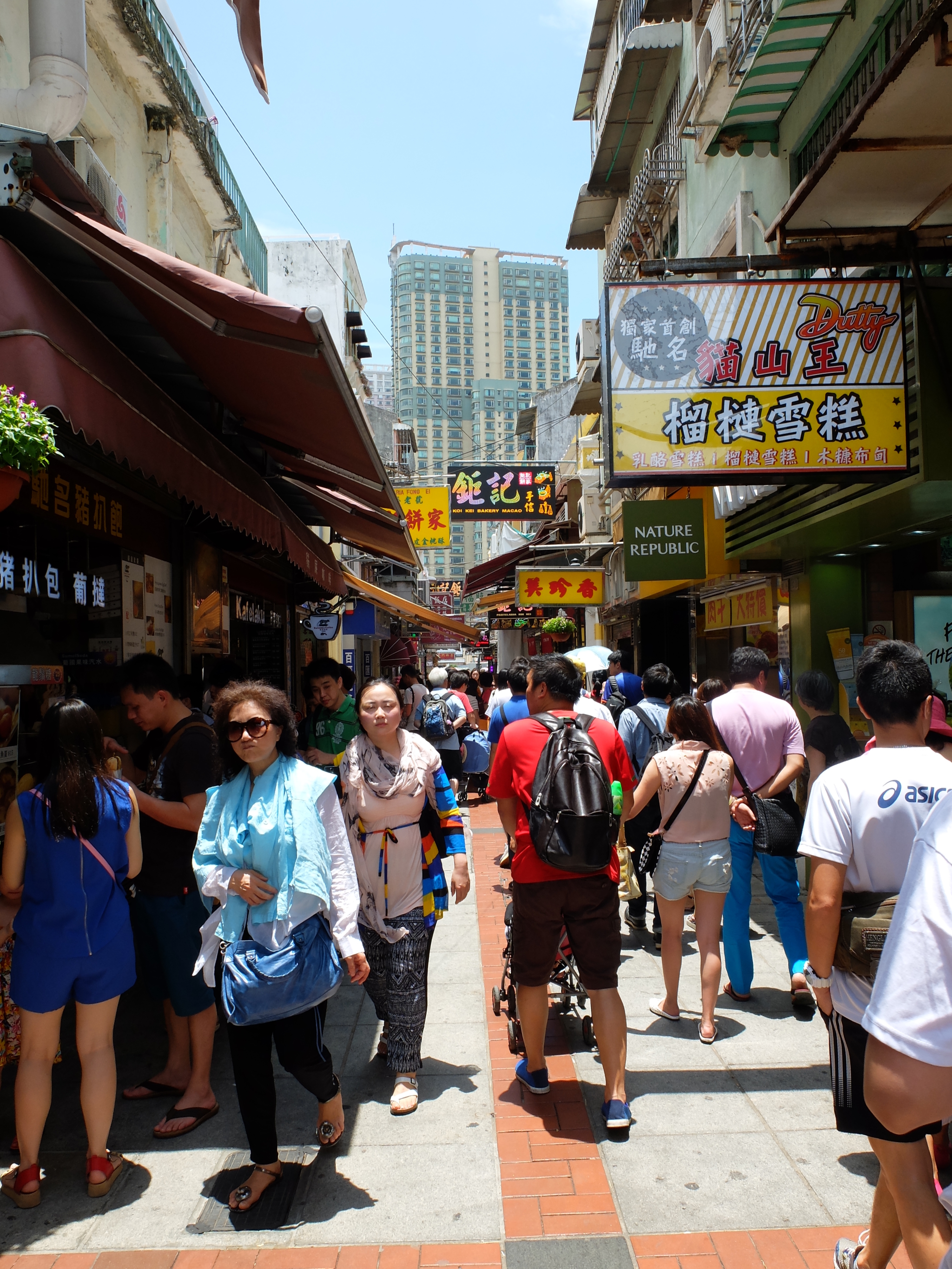 香港婚纱街_香港美女勾魂性感街拍