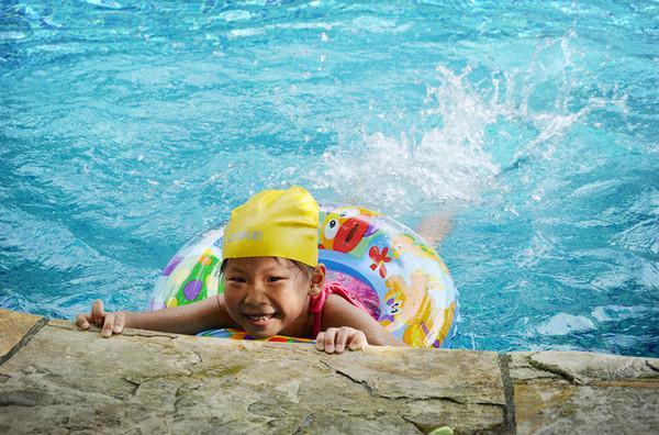 小朋友的游泳视频 wKgBpVY3HhWAOIM2AADXW8XaQSw49.jpeg?imageView2%2F2%2Fw%2F600%2Fq%2F90