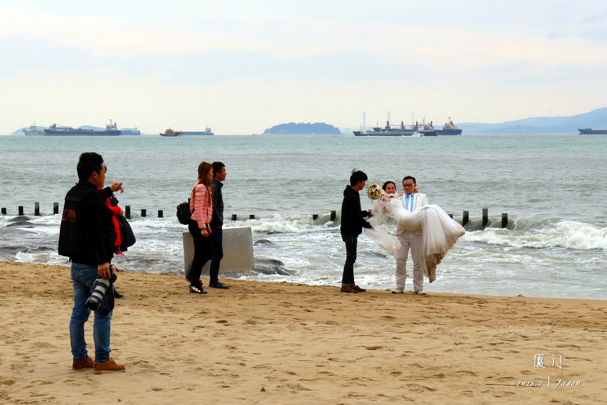 沙滩拍婚纱照_海边沙滩图片