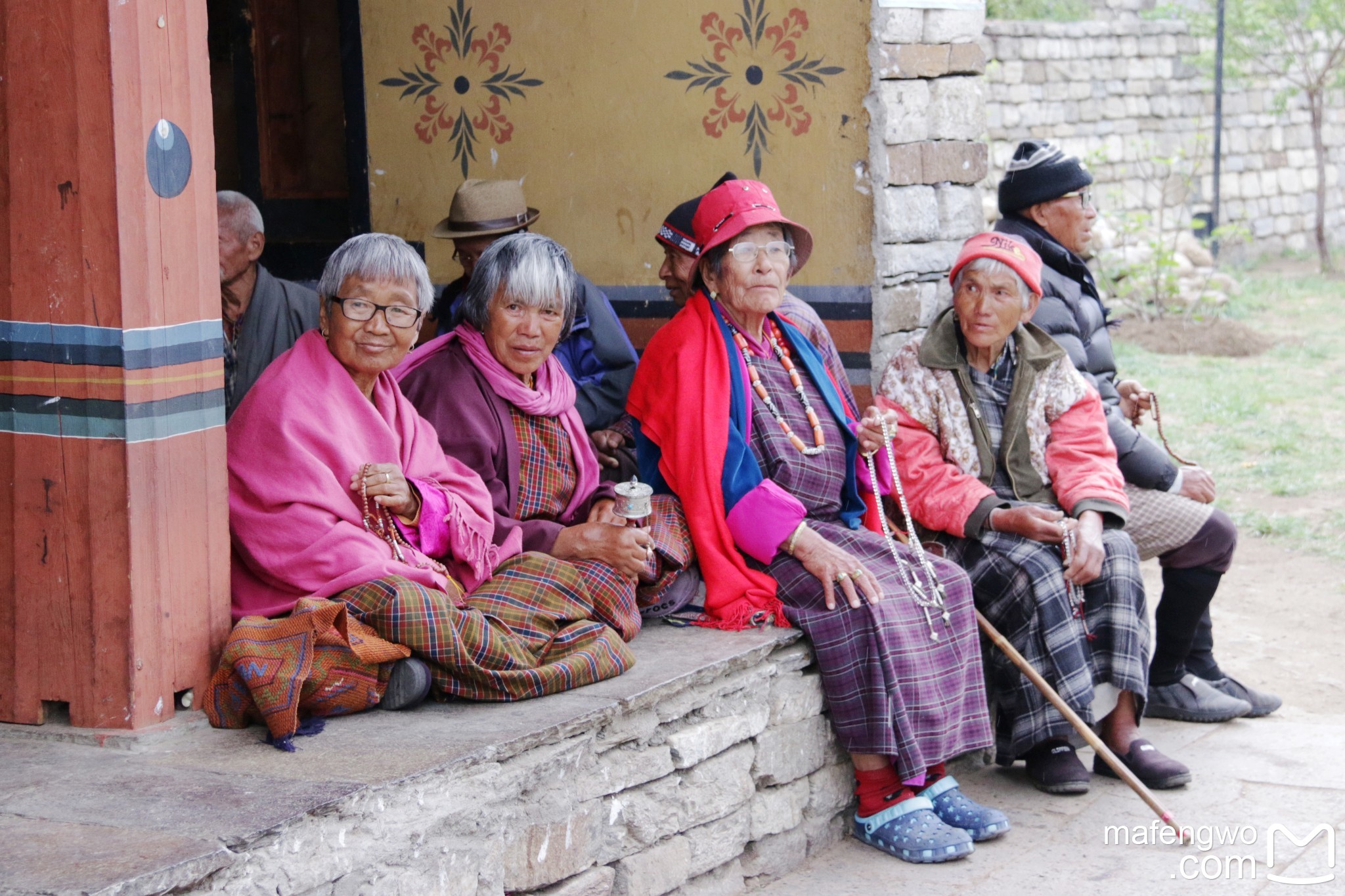 不丹有多少人口_这个女生不穿裤子男生穿裙子的国家,你不想看看吗