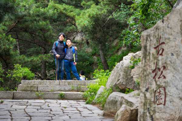 泰山最高顶照片 wKgBs1diDDWAVkW2ABBIoFr347w24.jpeg?imageView2%2F2%2Fw%2F600%2Fq%2F50
